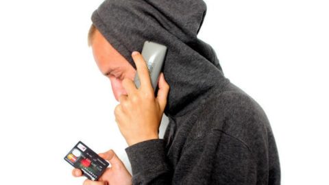 Будьте бдительны! Участились случаи кражи денег с банковских карт с использованием мобильных телефонов